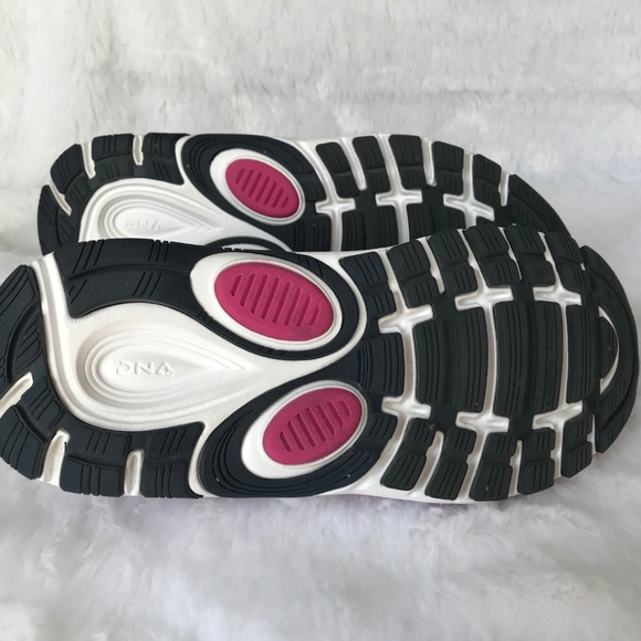 Brooks Dyad 9 Running Sneakers - Picture 5 of 5